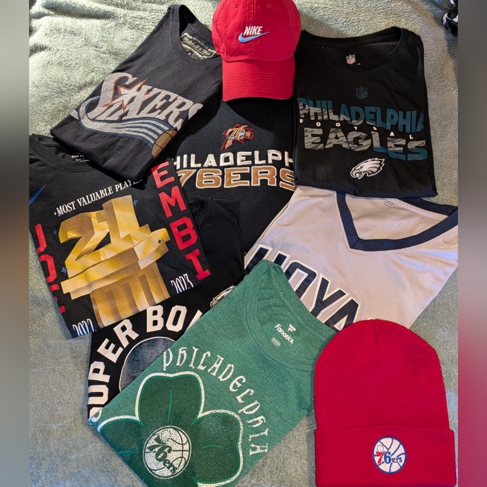 Big Bundle Philadelphia Sports Merchandise Eagles, Phillies, And Sixers Tees ++